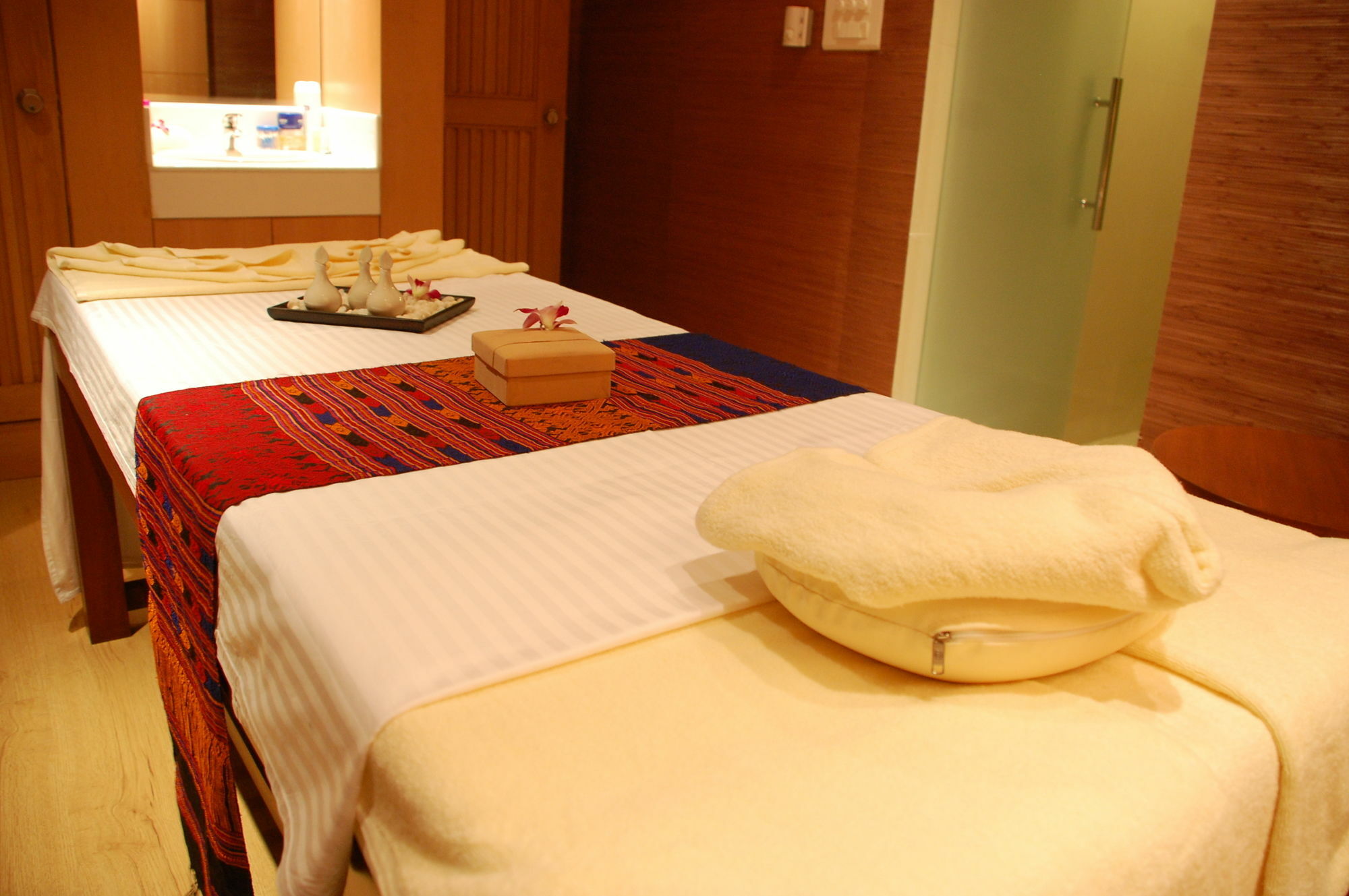 Ellaa Hotel Gachibowli Hyderabad Esterno foto